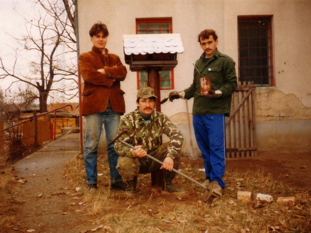 Madareteto_keszitese_es_felszerelese_a_kokai_ovodaban_1989_ben
